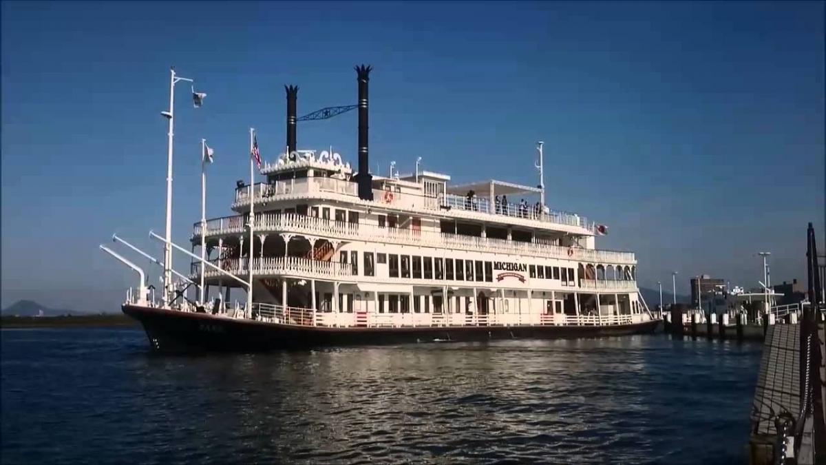 photo_002_Sightseeing_ship_of_Lake_Biwa-Ko_.jpg