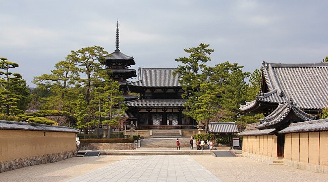 photo_004_Horyuji_Temple_.jpg