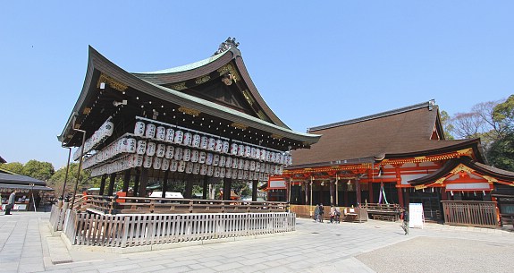 photo_007_Yasaka_Shrine_.jpg