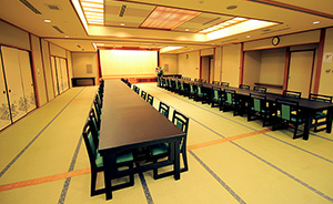 Hall 大広間