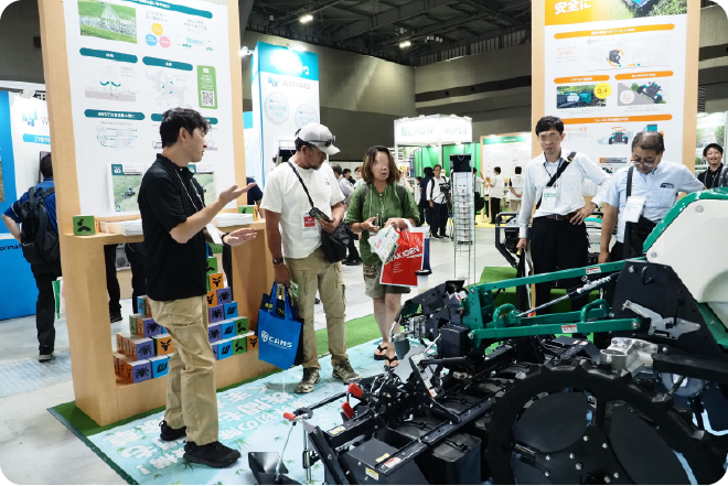 AGTS01_BoothVisit.jpg